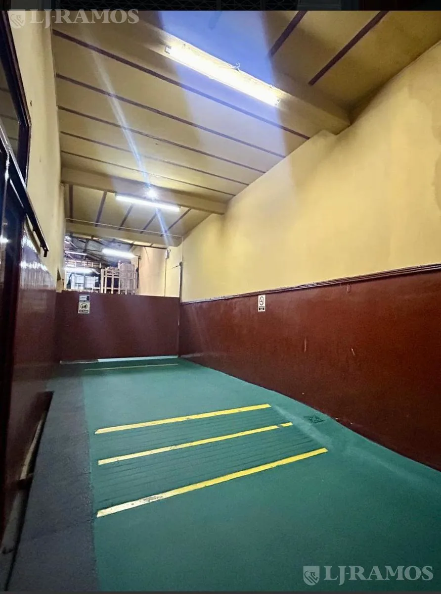 Local en venta de 380 m2 en Barracas foto 3
