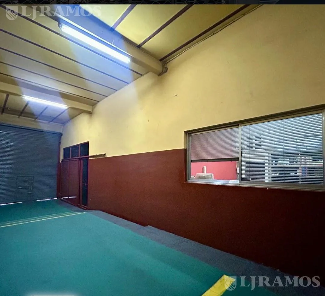 Local en venta de 380 m2 en Barracas foto 4
