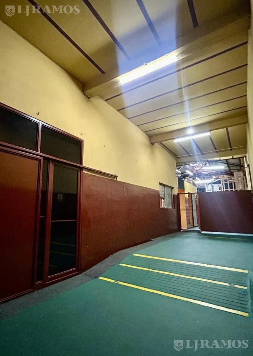 Local en venta de 380 m2 en Barracas foto 5