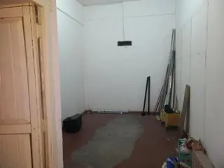 SE ALQUILAN LOCALES EN GALERIA A MTROS DE AV. CABILDO foto 3