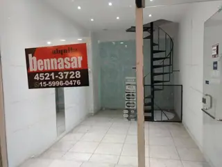 SE ALQUILAN LOCALES EN GALERIA A MTROS DE AV. CABILDO foto 5