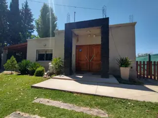 VENTA DE CASA CON  PILETA RODEO DEL MEDIO MAIPU foto 1
