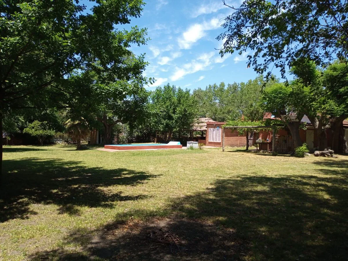 VENTA - CASA 3 AMB - PILETA Y PARRILLA - LAG LOBOS foto 2