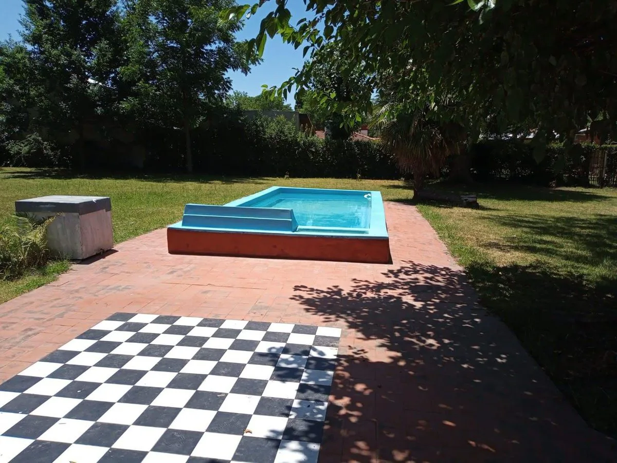VENTA - CASA 3 AMB - PILETA Y PARRILLA - LAG LOBOS foto 4