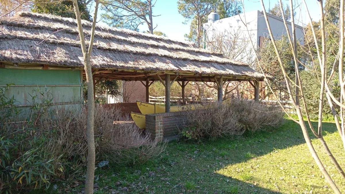 VENTA - CASA 3 AMB - PILETA Y PARRILLA - LAG LOBOS foto 5
