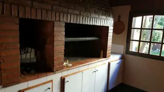 CASA DE 5/6 AMBIENTES CON QUINCHO Y JARDIN , 430 M2 foto 5