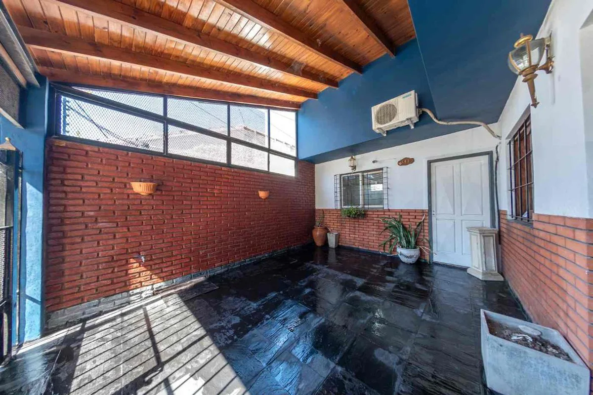 VENTA PH 5 AMB AL FRENTE CON PATIO Y COCHERA foto 5