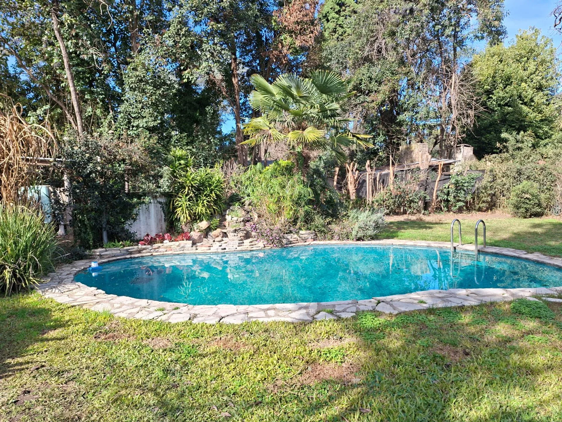 CASA LOS ÑANDUCES - LOTE AMPLIO - JARDÍN Y PILETA foto 3