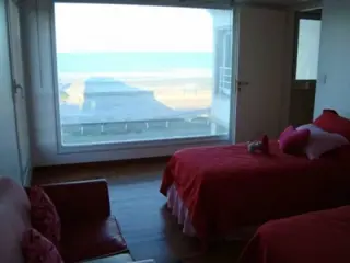 Hermosa casa frente al mar. 4 dormitorios + playroom. Casa en Venta. foto 5
