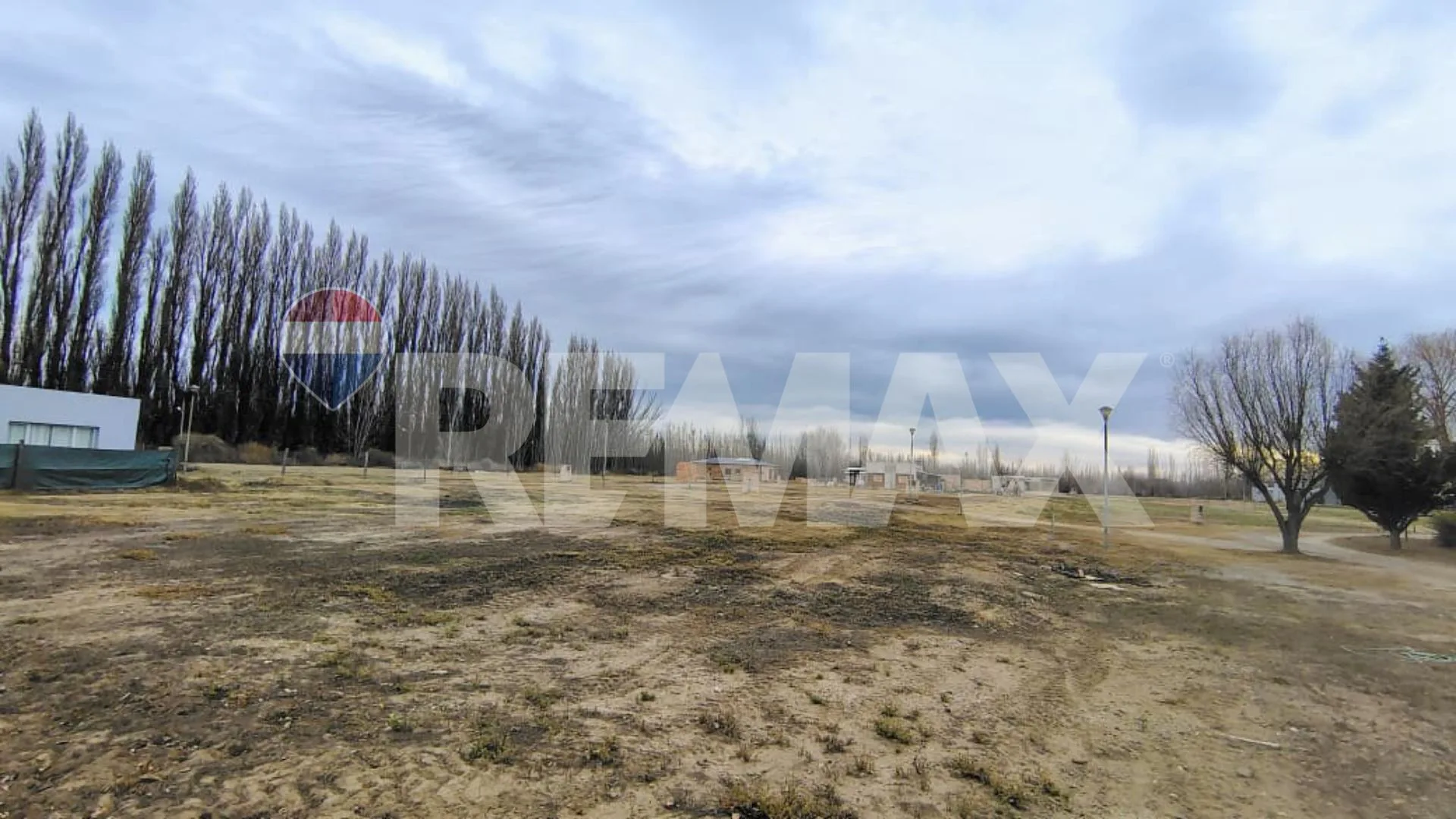 Amplio lote en venta de 792,95 m2 en General Roca foto 2