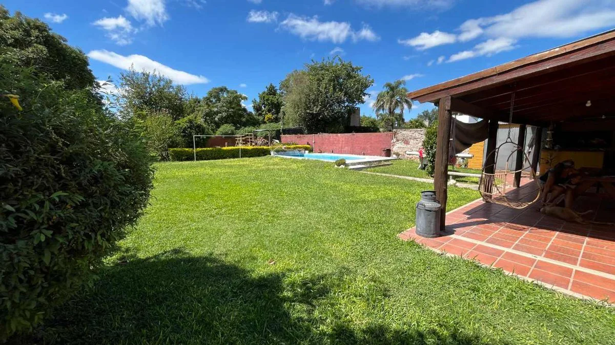 CASA CENTRICA CON 1.000M2 DE TERRENO EN CORONDA! foto 3