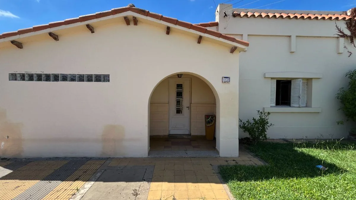 CASA CENTRICA CON 1.000M2 DE TERRENO EN CORONDA! foto 5