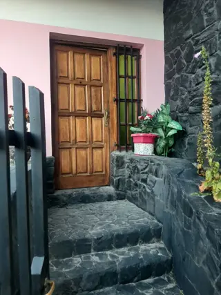 VENTA – CASA + 3 DEPTOS. – USHUAIA foto 1