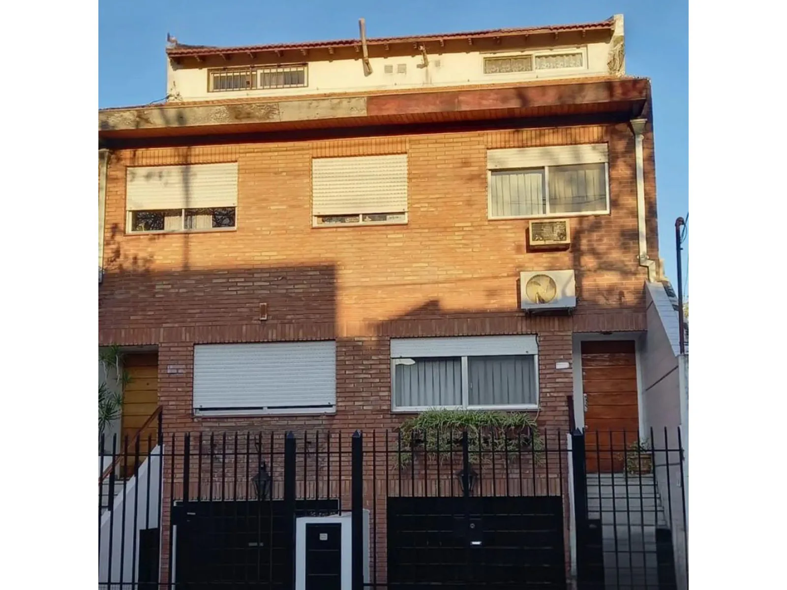 VENTA TRIPLEX SIN EXPENSAS / PARQUE AVELLANEDA / 5 AMBIENTES / CON PATIO / APTO CREDITO HIPOTECARIO foto 5