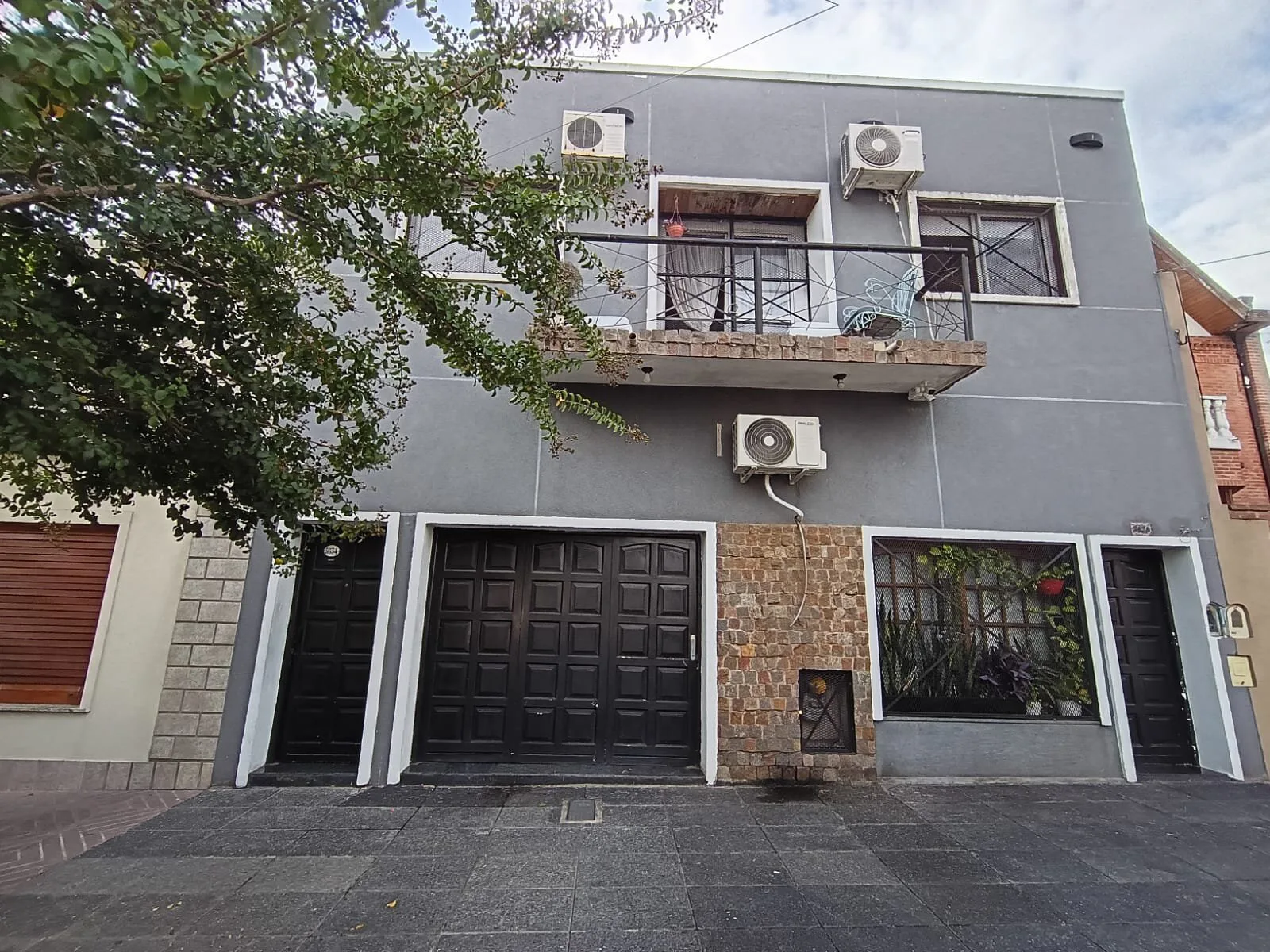 CASA PARA TRES FAMILIAS EN LOTE PROPIO, Pola 3600 - Villa Lugano foto 2