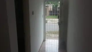 PH PLANTA BAJA FRENTE CON COCINA COMEDOR, AGUA CALIENTE POR TERMOTANQUE, BAÑO CON DUCHA Y BIDET Y 1 HABITACIÓN. foto 2