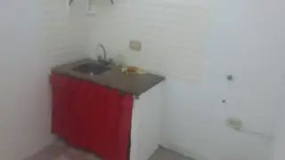PH PLANTA BAJA FRENTE CON COCINA COMEDOR, AGUA CALIENTE POR TERMOTANQUE, BAÑO CON DUCHA Y BIDET Y 1 HABITACIÓN. foto 4