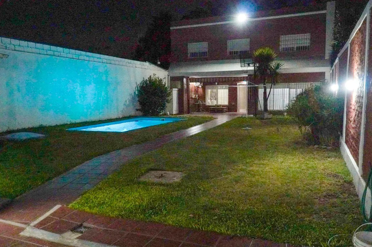 VENTA PH 4 AMB TAPIALES COCHERA PARQUE PISCINA