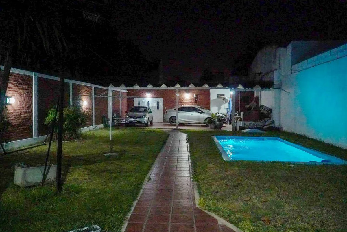 VENTA PH 4 AMB TAPIALES COCHERA PARQUE PISCINA foto 2