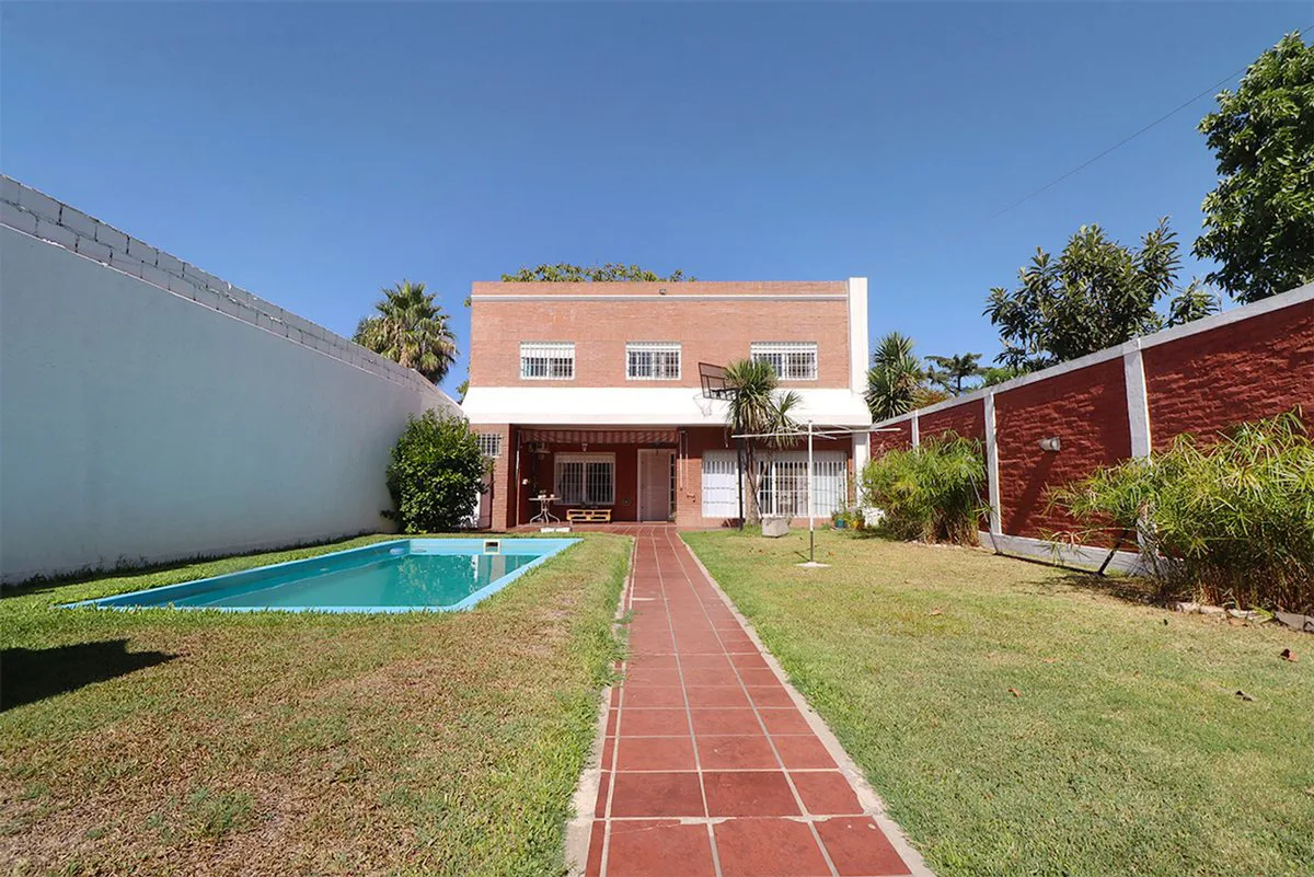 VENTA PH 4 AMB TAPIALES COCHERA PARQUE PISCINA foto 3