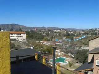 COMPLEJO EN VENTA A 5 MINUTOS DE PLENO CENTRO CASA+3/4 DEPTO PILETA PARQUE foto 3