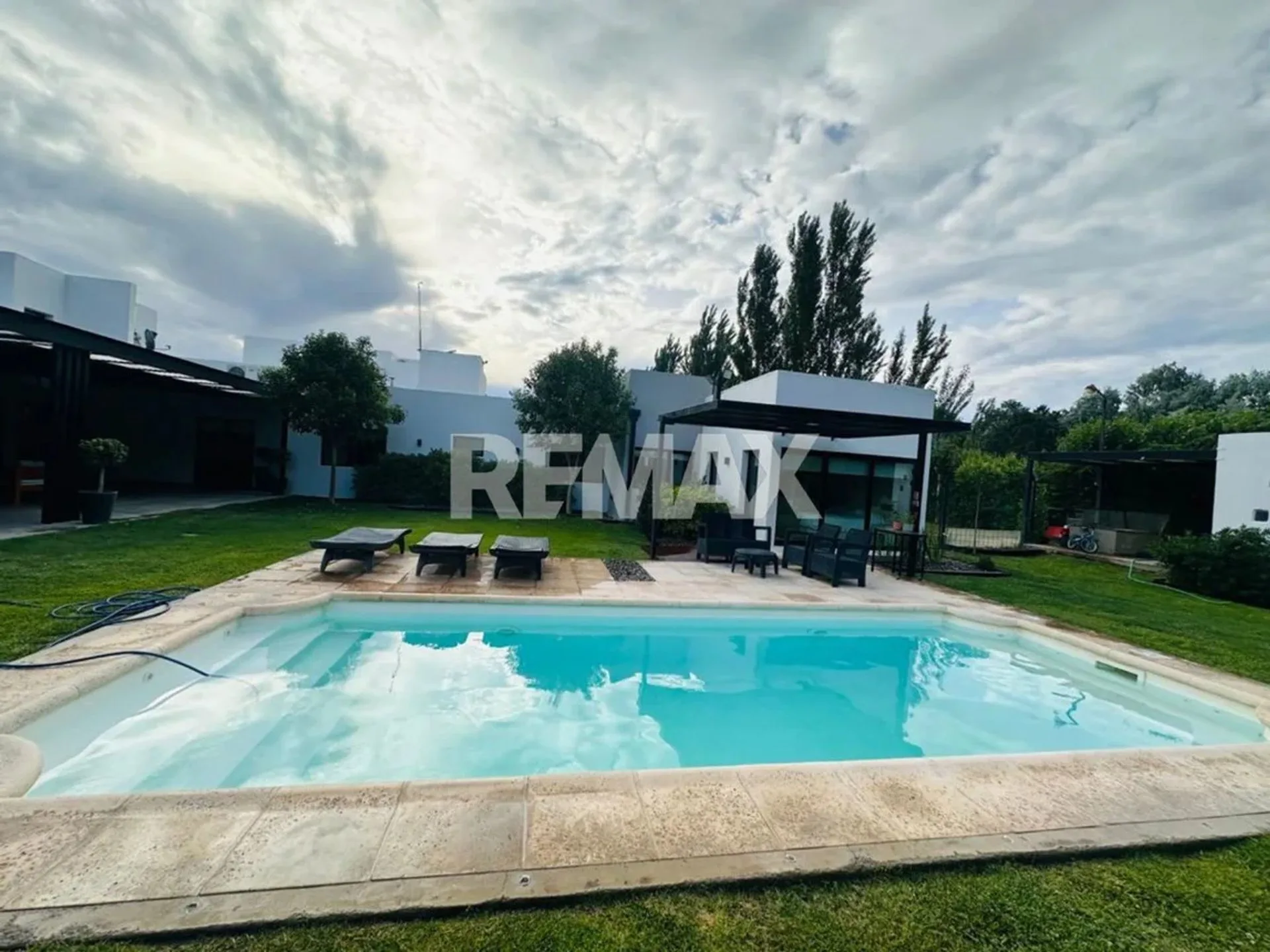CASA PREMIUN EN VENTA BARRIO PRIVADO JOCKEY CLUB foto 3