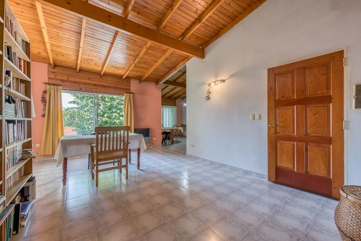 VENTA CASA EN BLOCK COMPUESTA POR DOS U. BANFIELD foto 4