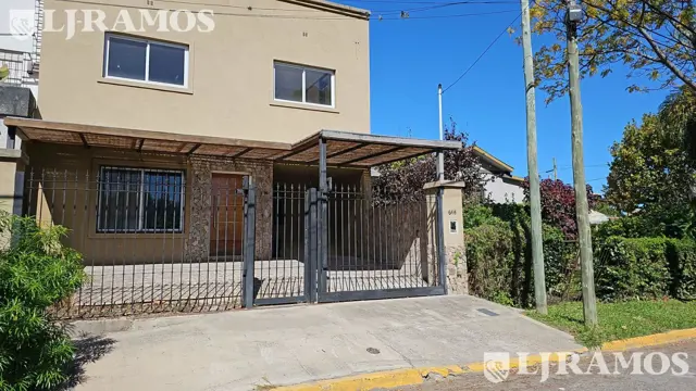 Casa a estrenar con 4 dormitorios en venta en Rincón de Milberg.