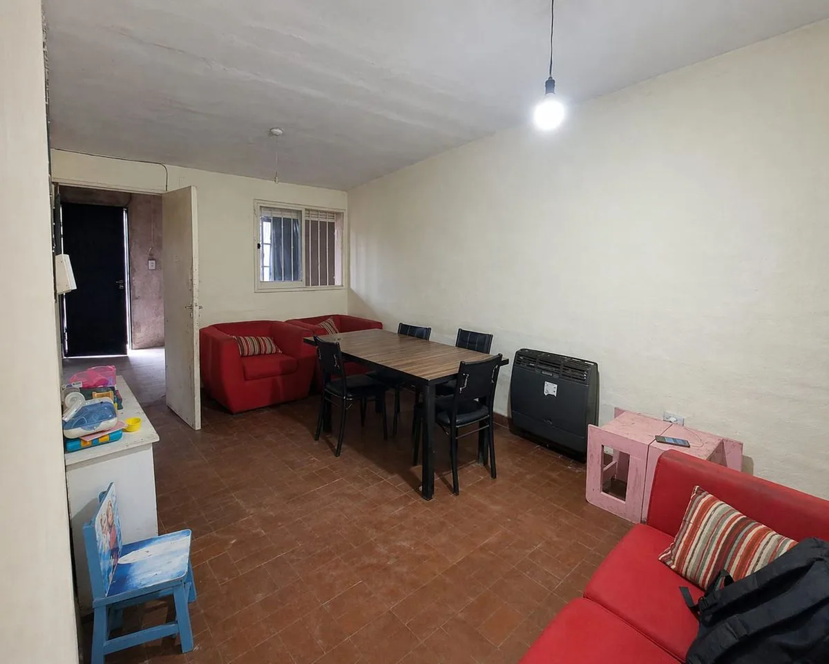 VENTA CASA 200M2 ALTO COMEDERO 2 HABITACIONES foto 2