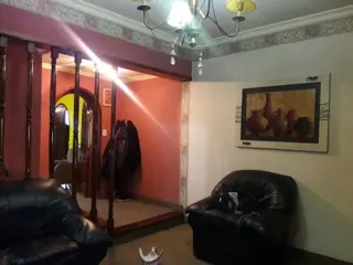 Casa sobre lote de 8.66x26 en 3 plantas con PARQUE Y PISCINA. Excelente construccion.    MENDOZA 2500 foto 1