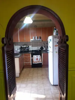 Casa sobre lote de 8.66x26 en 3 plantas con PARQUE Y PISCINA. Excelente construccion.    MENDOZA 2500 foto 4