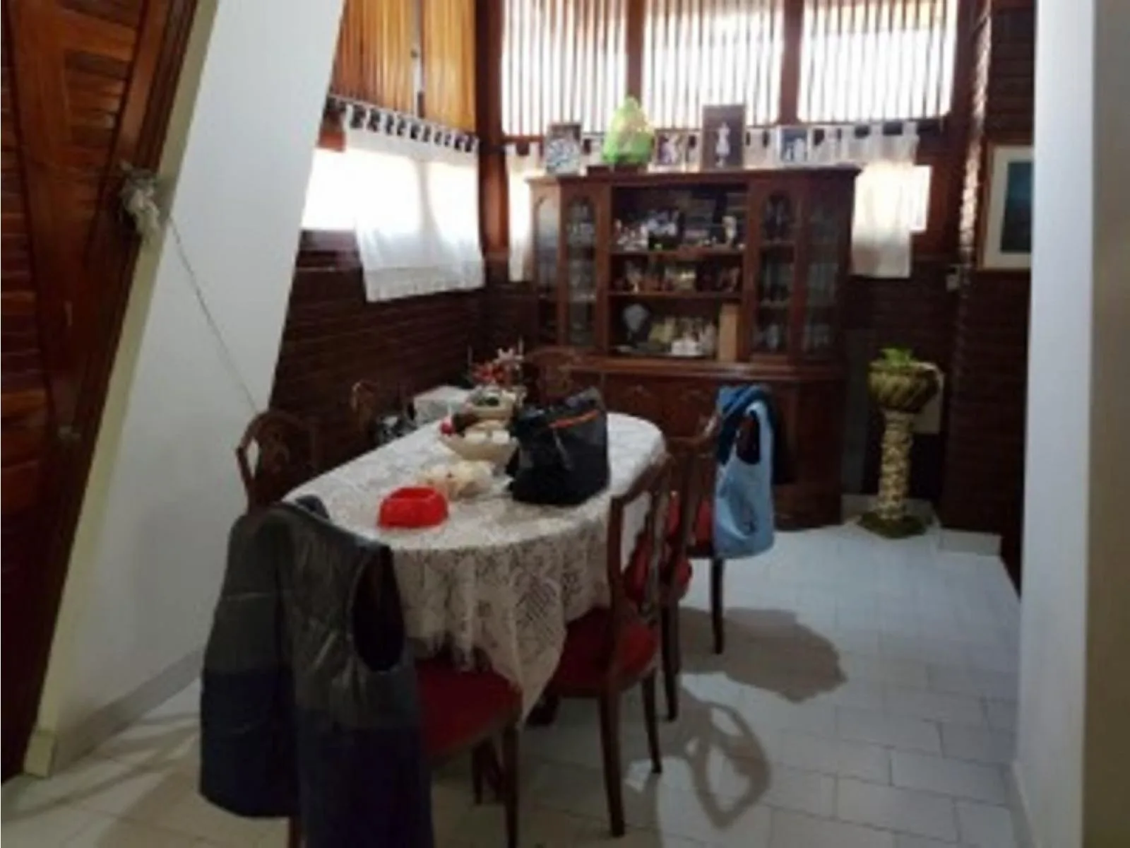 Vendo Lujosa Casa Con Diseño De Arquitectura Premiada HAEDO B.GUEMES foto 2