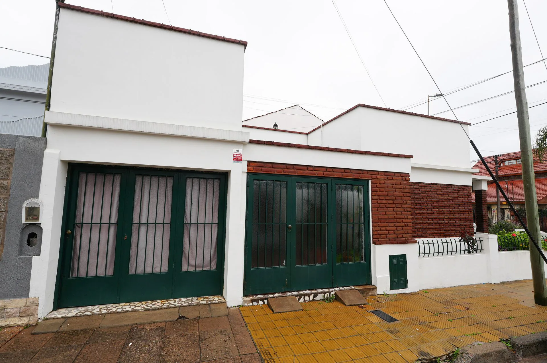 Venta casa 4 ambientes c/ patio y garaje en Moron foto 4