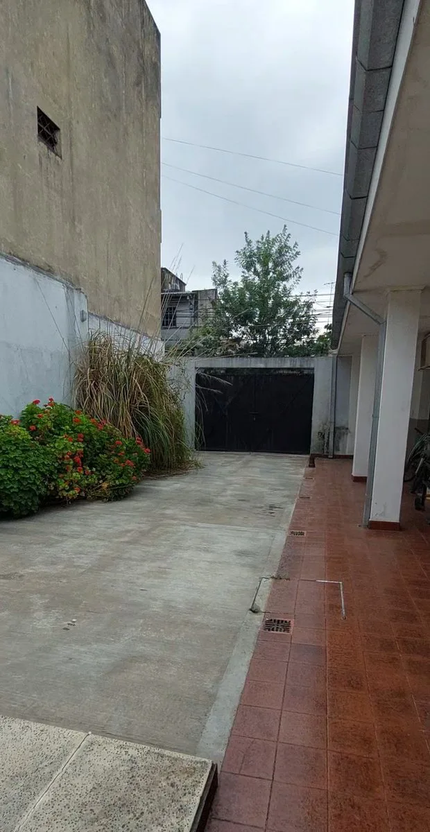 VENTA CASA MULTIFAMILIAR PILETA GARAGE SAN MARTIN foto 5