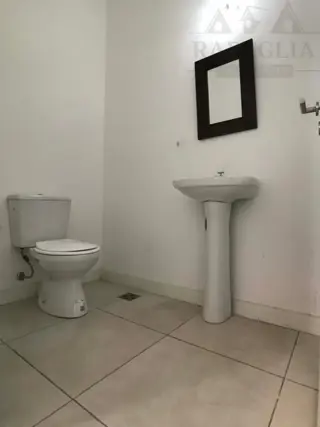 Oficina Comercial en Alquiler Sobre Calle Gorriti - Lomas de Zamora foto 4