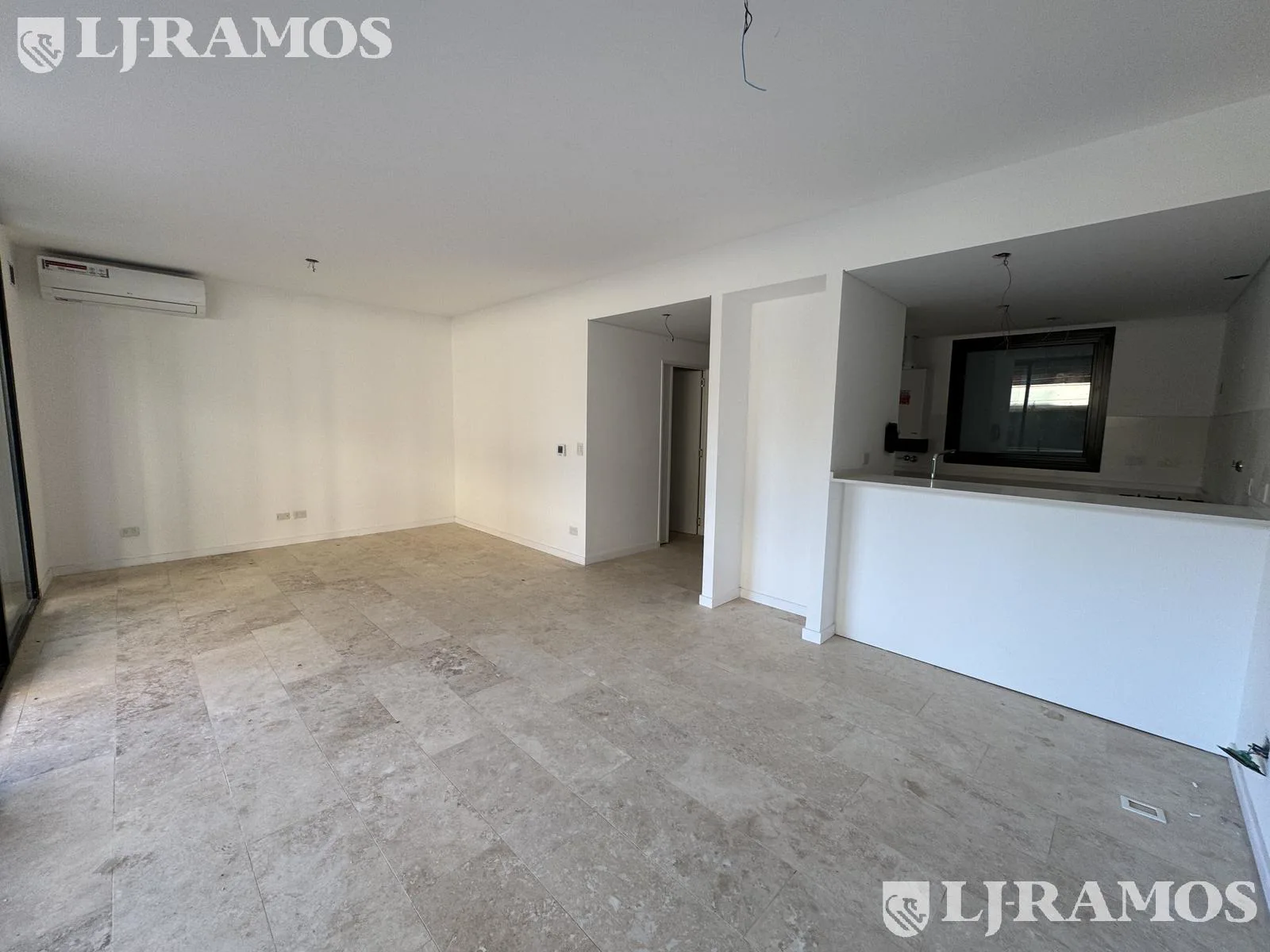 DUPLEX CON JARDIN A ESTRENAR EN VENTA EN URBANA LAS LOMAS foto 3