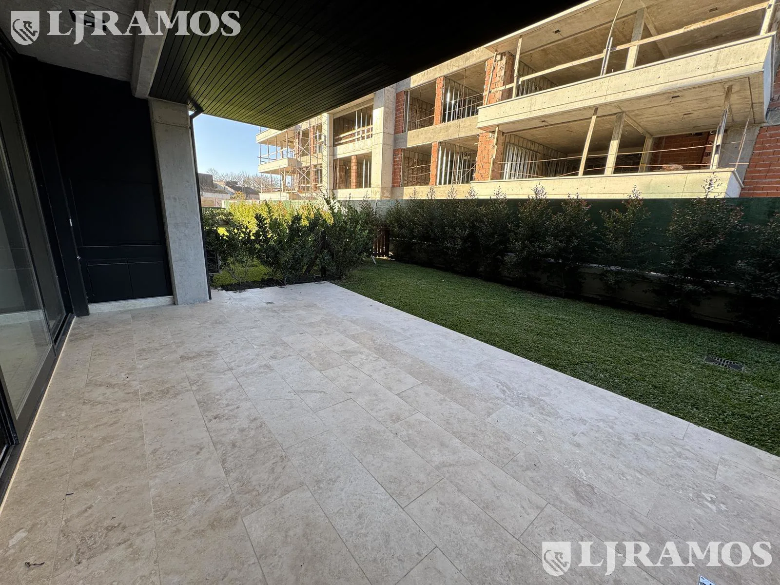 DUPLEX CON JARDIN A ESTRENAR EN VENTA EN URBANA LAS LOMAS foto 5