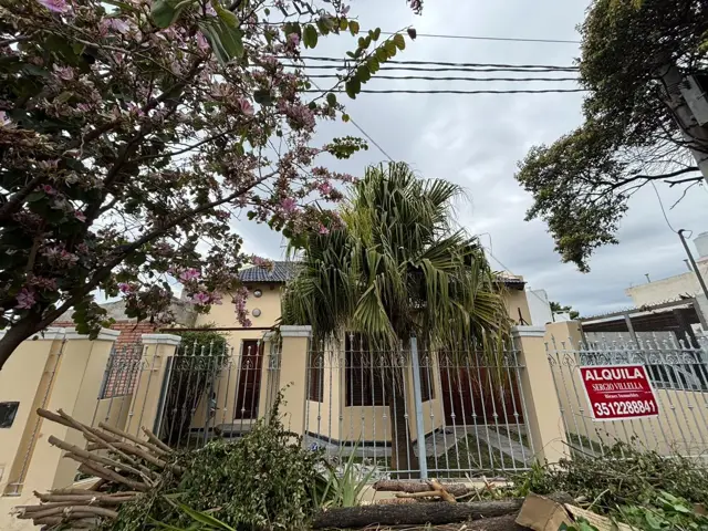 Casa en Alquiler | 3 Dormitorios | Barrio Poeta Lugones | Patio | Terraza | Pileta | Cochera