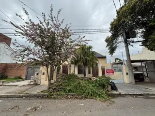 Casa en Alquiler | 3 Dormitorios | Barrio Poeta Lugones | Patio | Terraza | Pileta | Cochera foto 3
