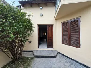 Casa en Alquiler | 3 Dormitorios | Barrio Poeta Lugones | Patio | Terraza | Pileta | Cochera foto 4