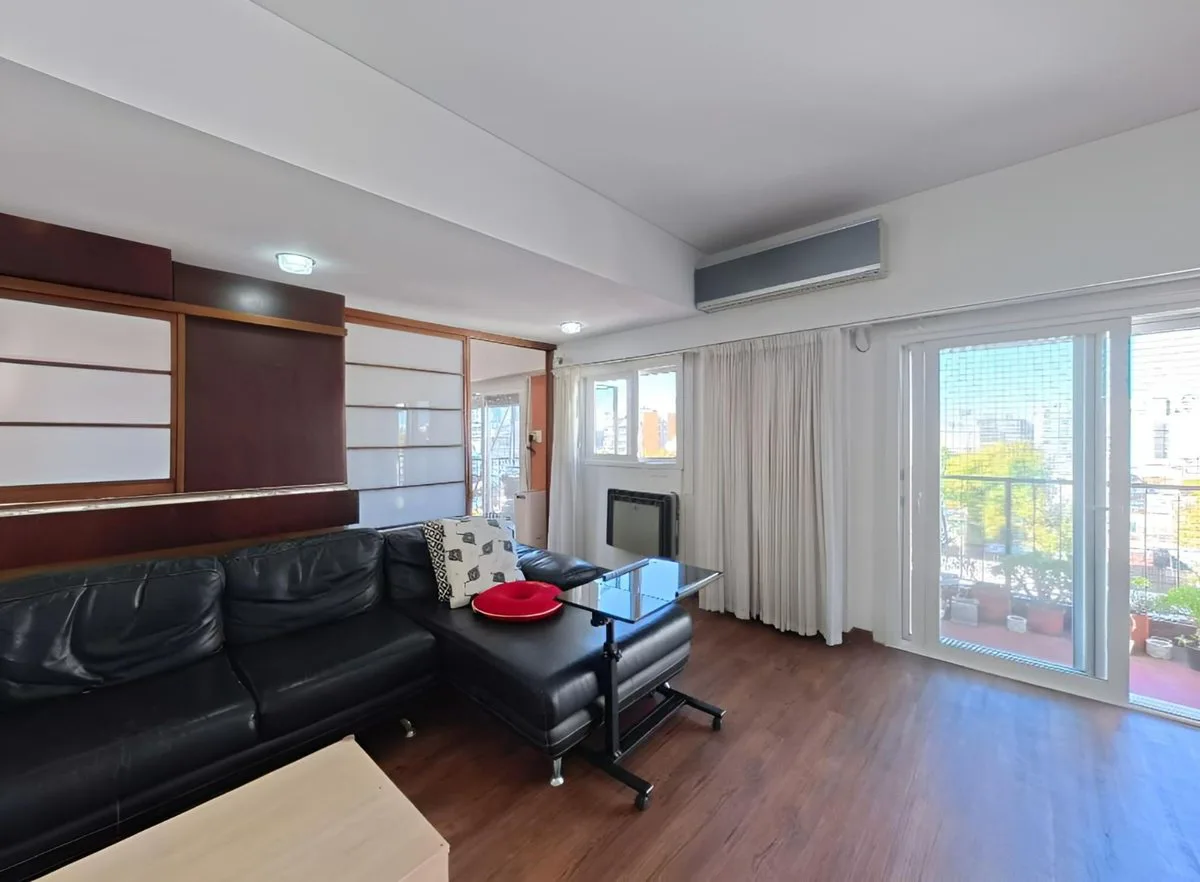 VENTA DEPTO 6 AMB DUPLEX SEMIPISO C/COCH EN FLORES foto 3