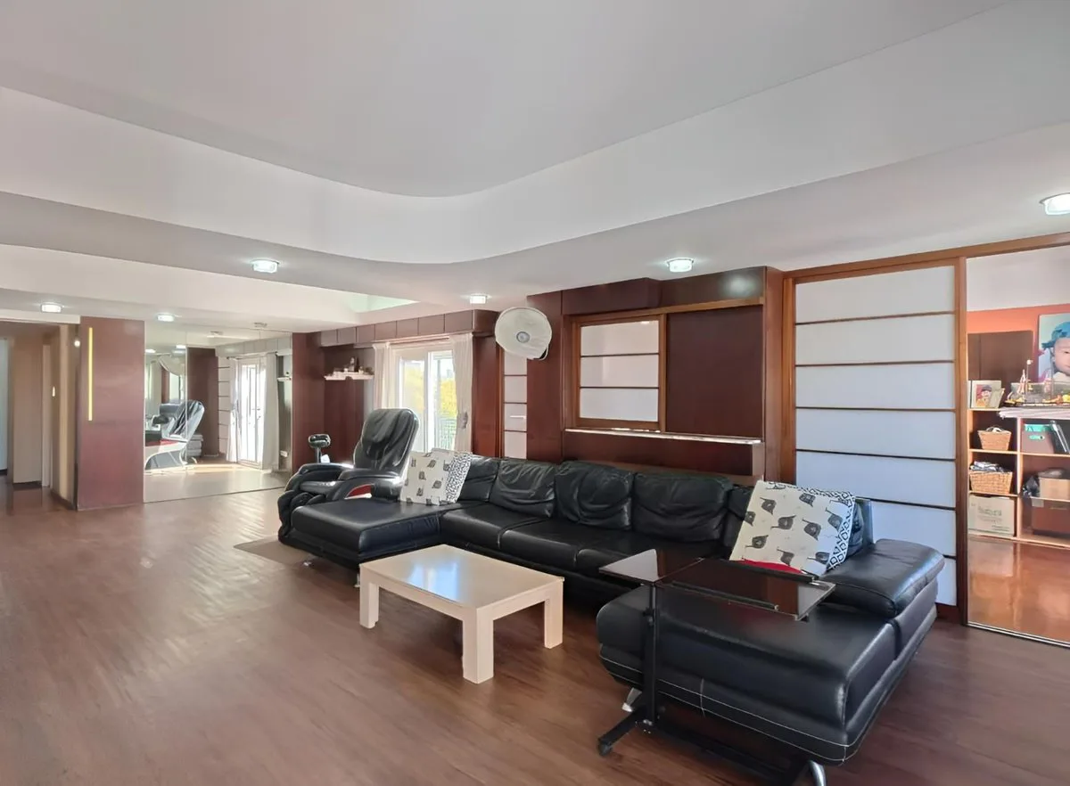 VENTA DEPTO 6 AMB DUPLEX SEMIPISO C/COCH EN FLORES foto 4
