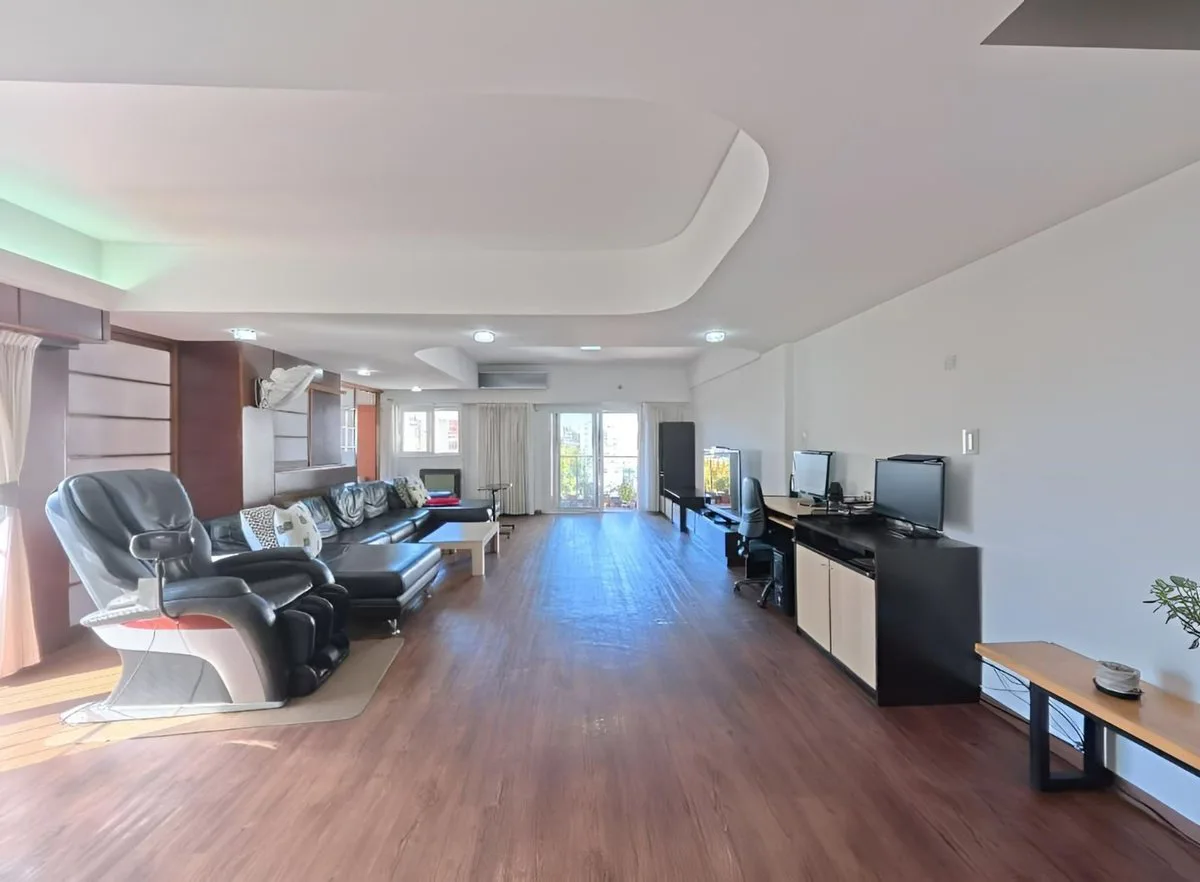 VENTA DEPTO 6 AMB DUPLEX SEMIPISO C/COCH EN FLORES foto 5