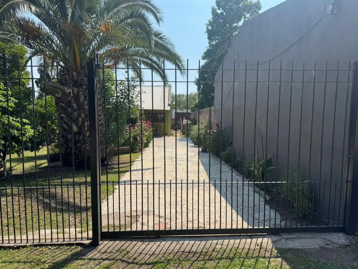 CASA EN VENTA DE 3 AMB  CON POSIB. DE 4 CON PARQUE foto 3
