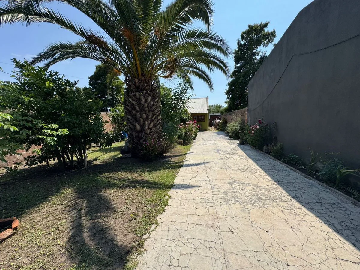 CASA EN VENTA DE 3 AMB  CON POSIB. DE 4 CON PARQUE foto 5