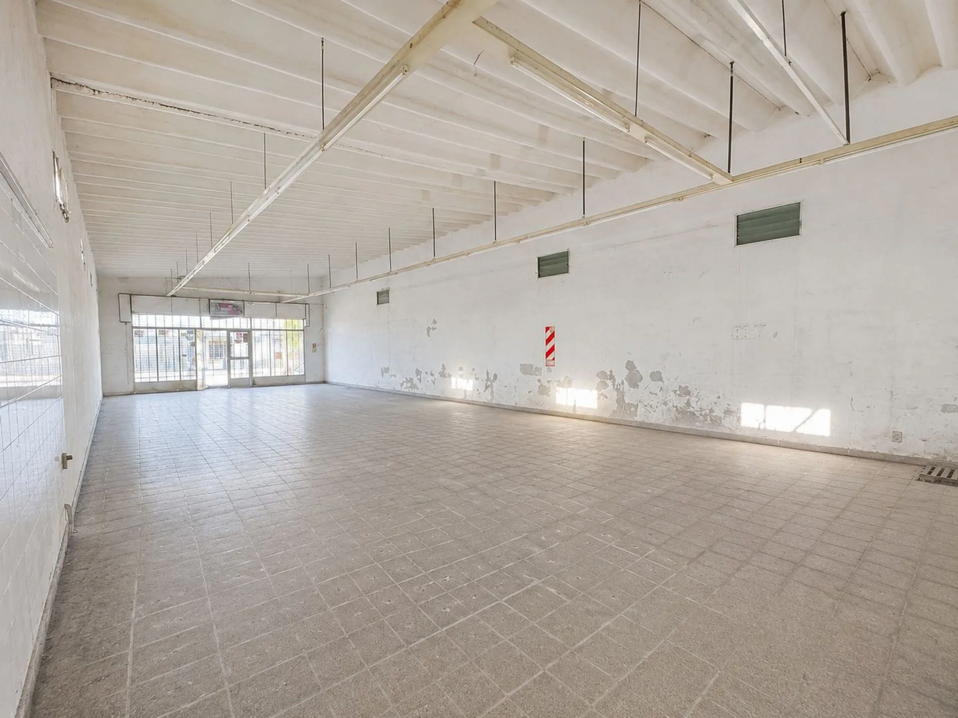 VENTA LOCAL COMERCIAL SAN NICOLAS foto 3