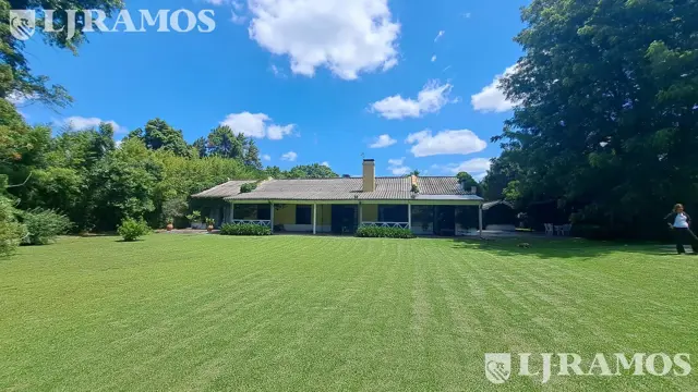 VENTA CASA-UNA PLANTA-IMPECABLE. JARDIN ARBOLADO. PILETA-TORTUGUITAS APTO CRÉDITO