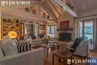 VENTA CASA-UNA PLANTA-IMPECABLE. JARDIN ARBOLADO. PILETA-TORTUGUITAS APTO CRÉDITO foto 3