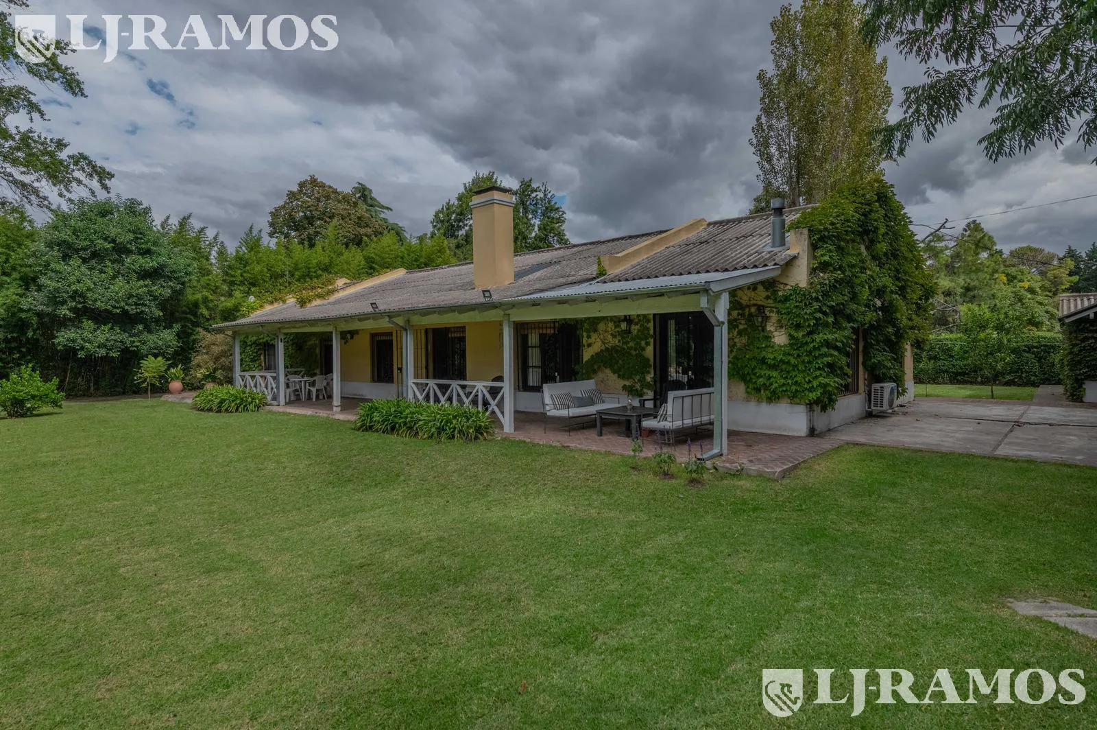 VENTA CASA-UNA PLANTA-IMPECABLE. JARDIN ARBOLADO. PILETA-TORTUGUITAS APTO CRÉDITO foto 4