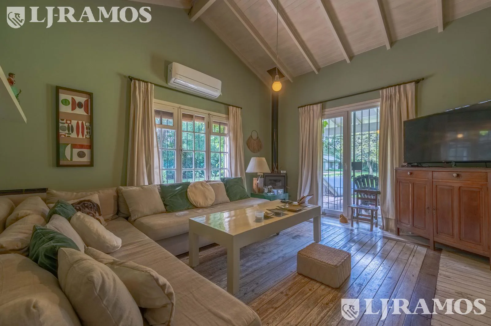 VENTA CASA-UNA PLANTA-IMPECABLE. JARDIN ARBOLADO. PILETA-TORTUGUITAS APTO CRÉDITO foto 5